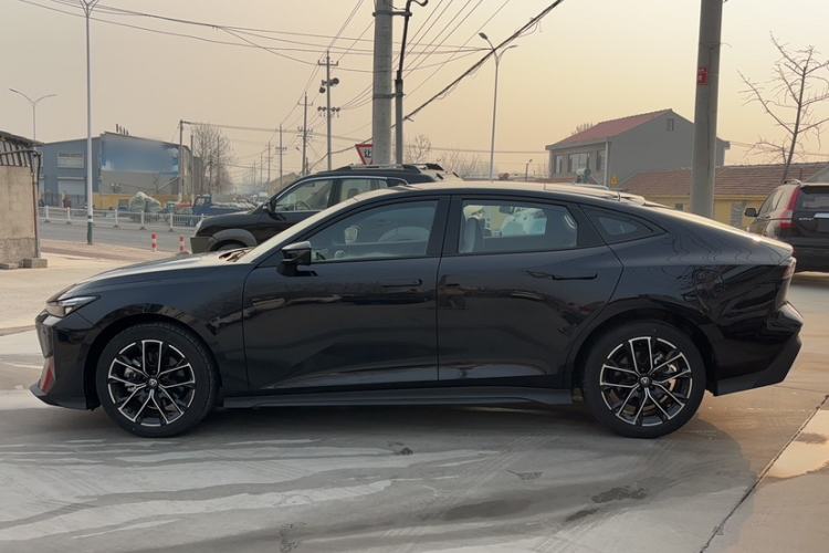 Used CHANGAN UNI-V iDD 2024 Blue Whale Smart Electric iDD 136km Luxury Model
