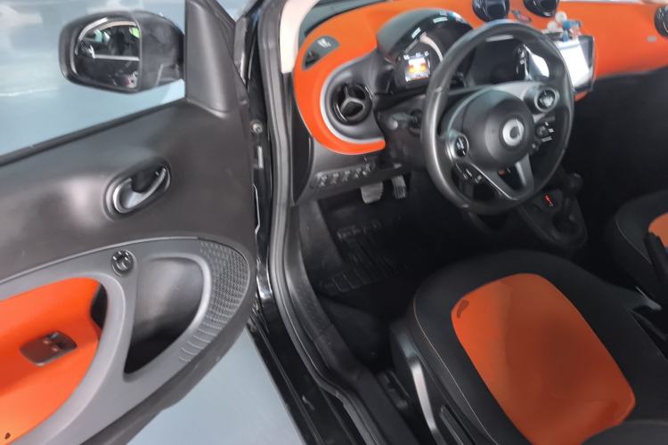 Used smart fortwo 2015 1.0L 52 kW Hardtop Passion Edition Driver Seat