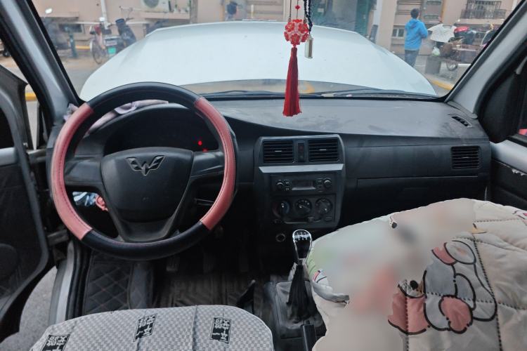 Used Wuling Rongguang 2015 1.2L S Base Model CNG Center Console