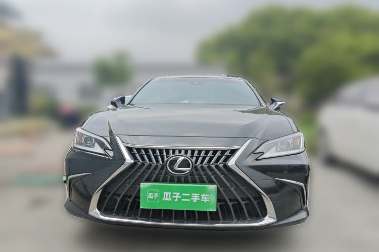 Used Lexus ES 2023 200 Excellence Edition
