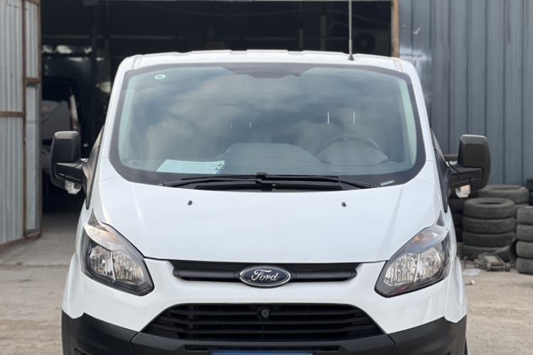 Used Ford Transit 2020 2.0T Diesel Multi-Function Commercial Vehicle Mid-Chassis Low-Roof Design with Dual Rear Doors Meeting China VI Emission Standards
