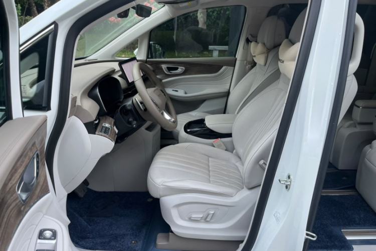 Used Roewe iMAX8 2021 400TGI Supreme Series Prestige Edition
