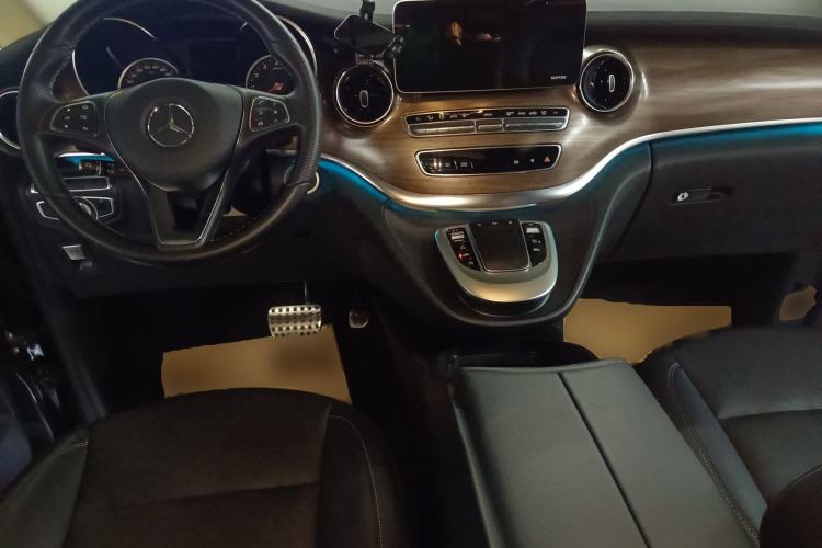 Used Mercedes-Benz V-Class 2021 V 260 L Long Wheelbase Prestige Edition Center Console