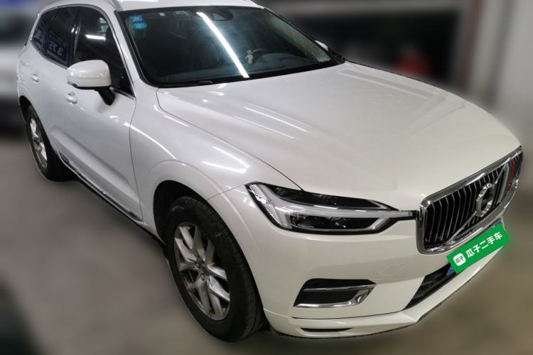 Used Volvo XC60 2020 T5 4x4 Zhiyi Luxury Edition Front Right 45 Deg