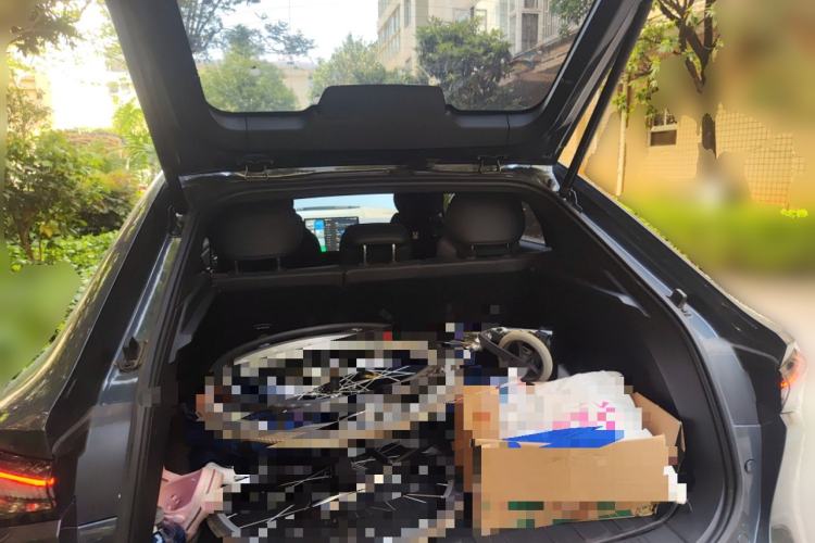 Used Livan 7 2023 605 km ZHU FENG Trunk