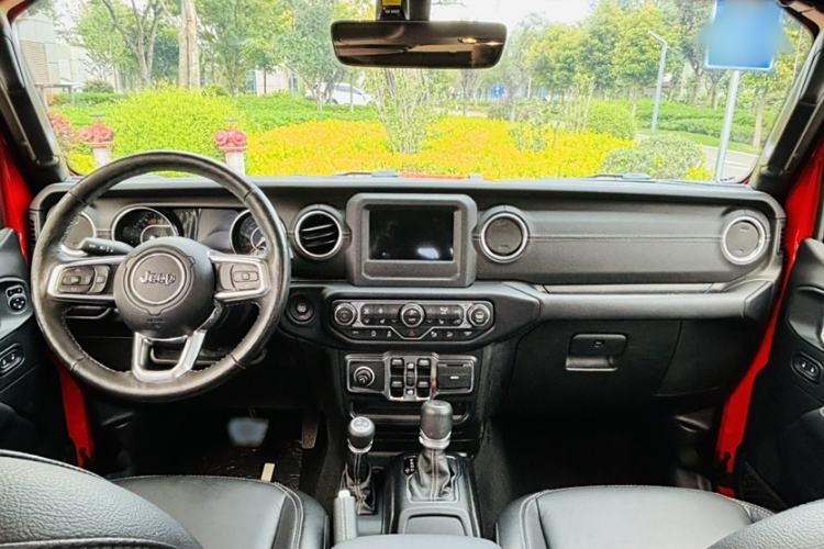 Used Jeep Wrangler 2019 2.0T Sahara Four-Door Version China VI Emission Standard