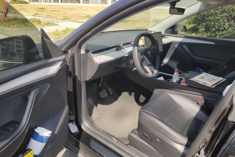 Used Tesla Model Y 2023 Rear-Wheel-Drive Version
