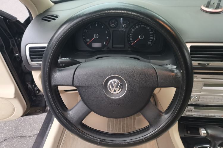 Used Volkswagen Passat 2009 1.8T Automatic Luxury Edition Steering Wheel