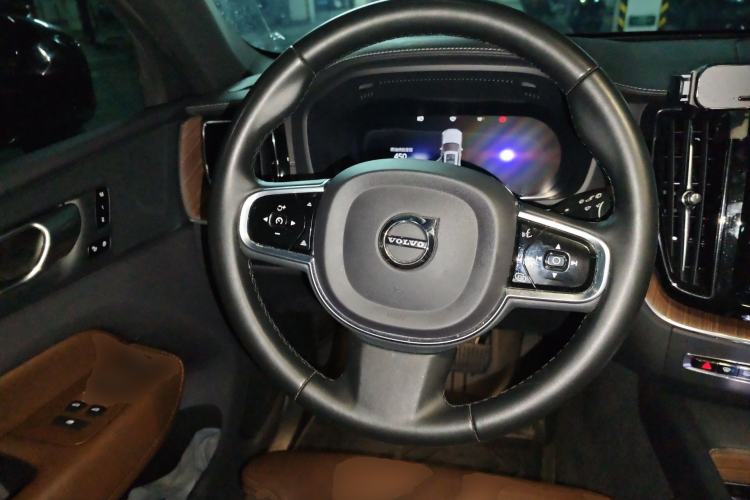 Used Volvo XC60 2023 B5 4x4 Smart Luxury Edition Steering Wheel