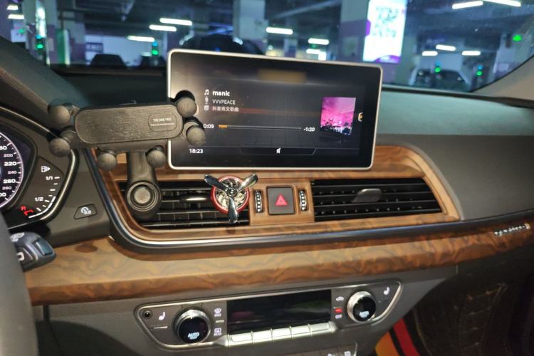 Used Audi Q5L 2020 Updated 40 TFSI Prestige Fashion Edition Audio And AC Panel