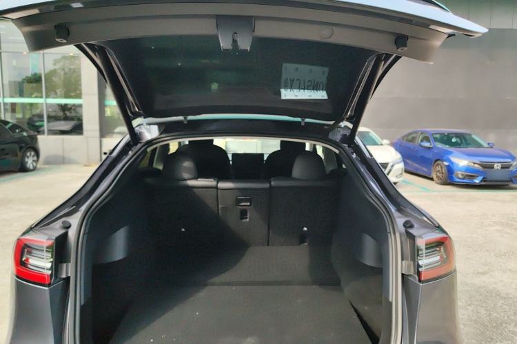 Used Tesla Model Y 2021 Long-Range All-Wheel-Drive Version Trunk
