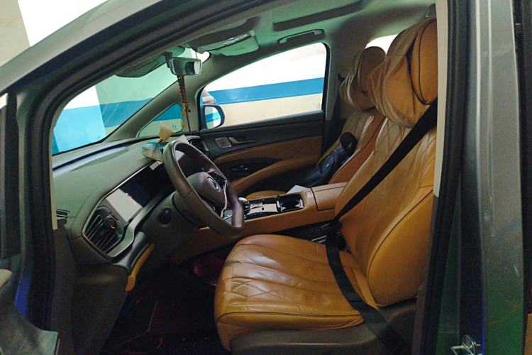 Used Denza D9 2022 DM-i 1040 Prestige Model