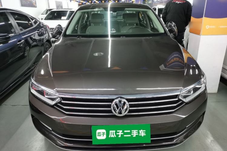 Used Volkswagen Magotan 2017 330TSI DSG Luxury Model
