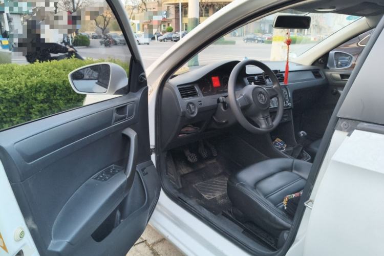 Used Volkswagen Santana 2015 1.6L Manual Fashion Edition Driver Seat