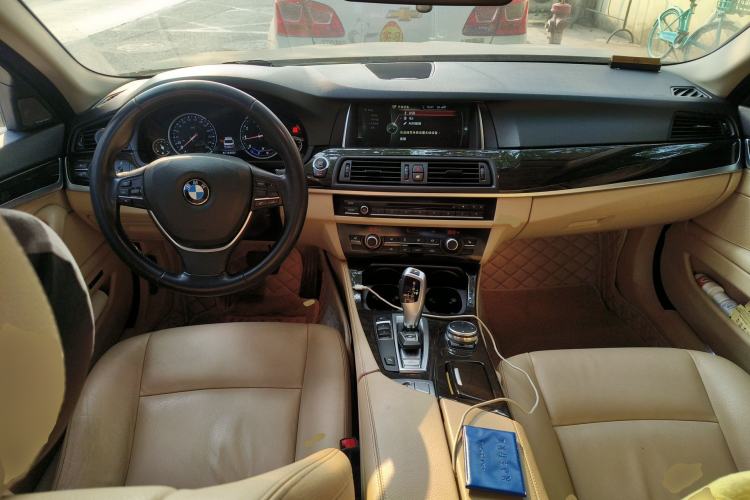 Used BMW 5 Series 2014 525Li Luxury Design Package Center Console