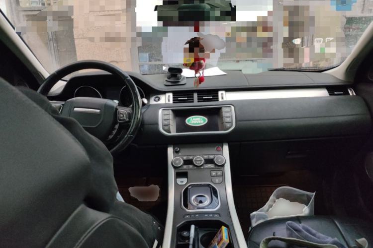 Used Land Rover Range Evoque 2017 2.0T SE Smart Glow Edition Center Console