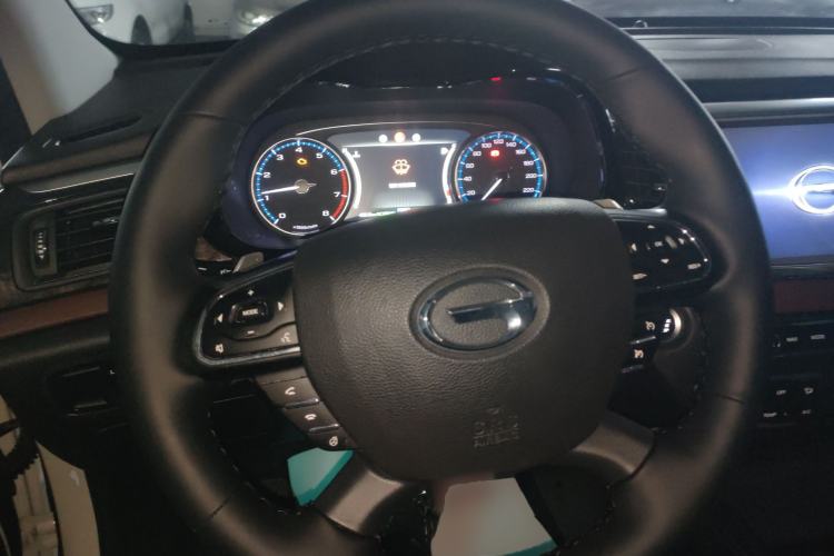 Used GAC Trumpchi GS8 2017 320T Two-Wheel Drive Luxury Smart Connectivity Version (7 Seats) Steering Wheel