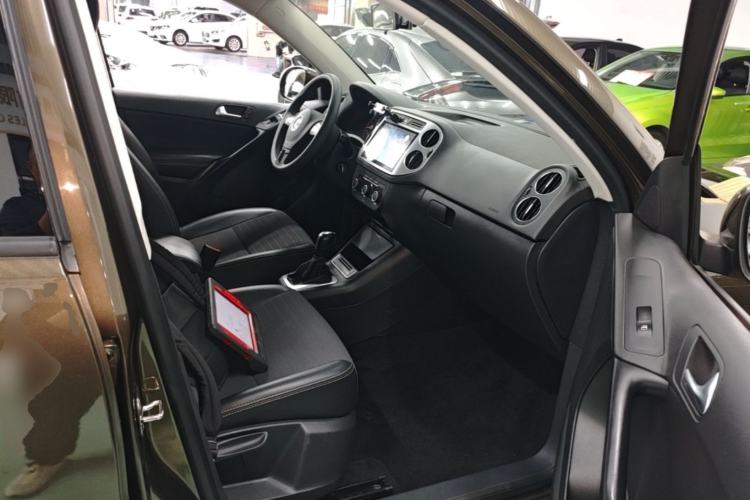 Used Volkswagen Tiguan 2017 300TSI Automatic Two-Wheel Drive Silk Road Luxury Edition Right Front Seat