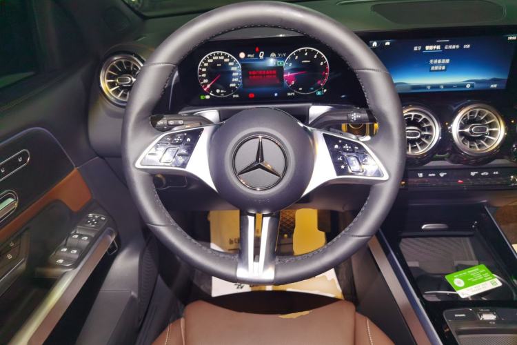 Used Mercedes-Benz GLB 2025 GLB 220 4MATIC Steering Wheel