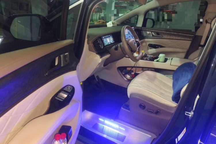 Used Denza D9 2022 DM-i 1040 Prestige Model
