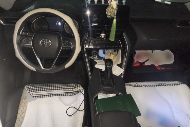 Used Toyota Venza 2023 2.0L CVT Two-Wheel Drive Luxury Edition Center Console