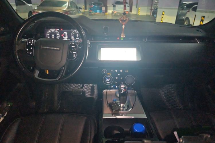 Used Land Rover Range Evoque 2020 249 PS Youth Edition Center Console