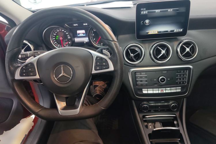 Used Mercedes-Benz GLA 2019 GLA 200 Fashion Model Center Console