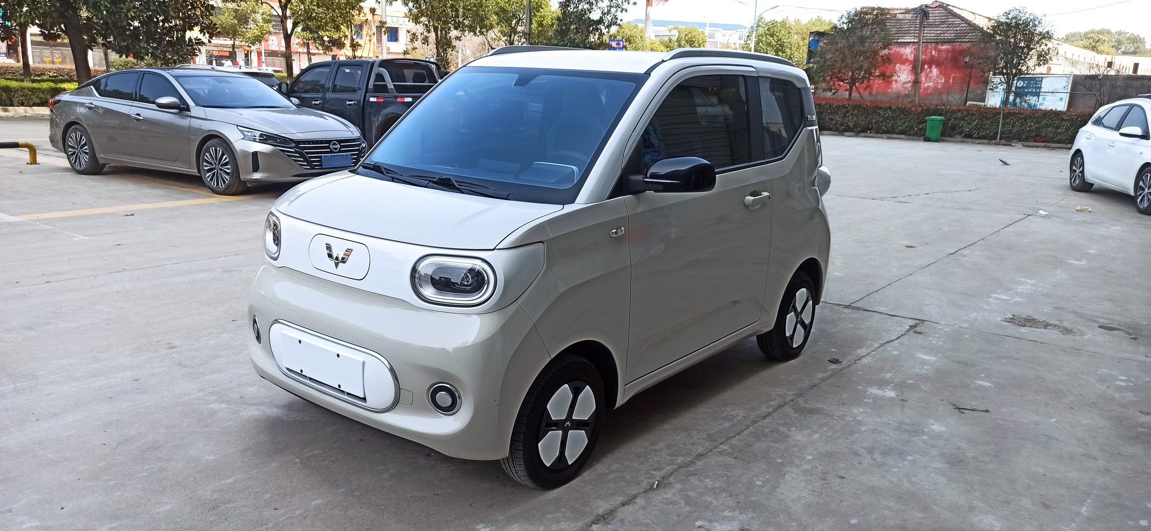 Под передней частью автомобиля