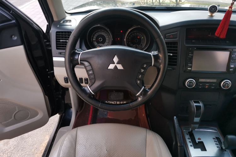 Used Mitsubishi Pajero 2012 3.0L Luxury Edition

