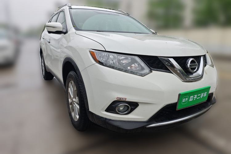 Used Nissan X-Trail 2015 2.0L CVT Comfort MAX Edition 2WD Front Right 45 Deg