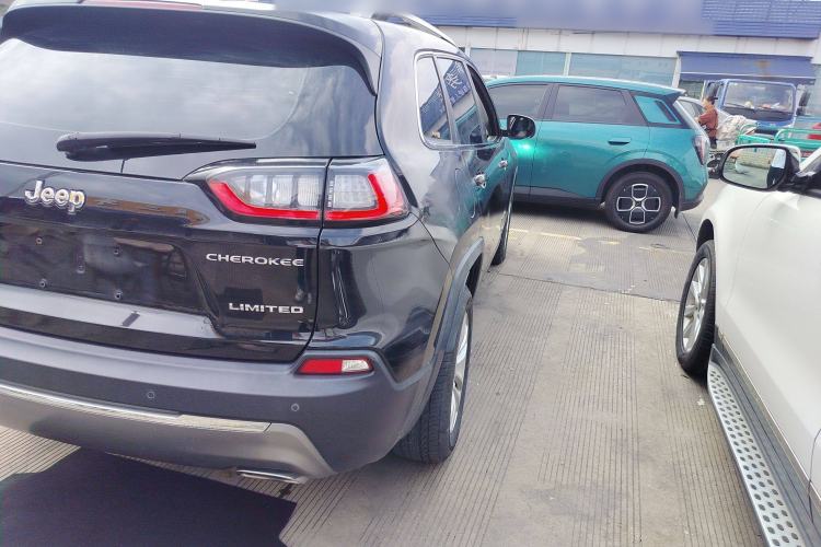 Used Jeep Cherokee 2019 2.0T Two-Wheel Drive Smart Enjoyment Version China V