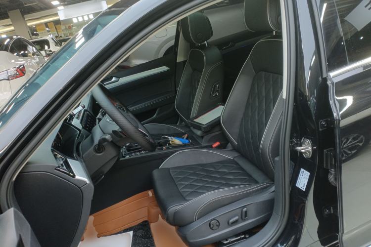 Used Volkswagen Magotan GTE Plug-in Hybrid 2022 GTE Luxury Model Left Front Seat