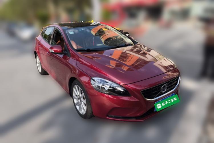 Used Volvo V40 2013 2.0T Zhiyi Edition
