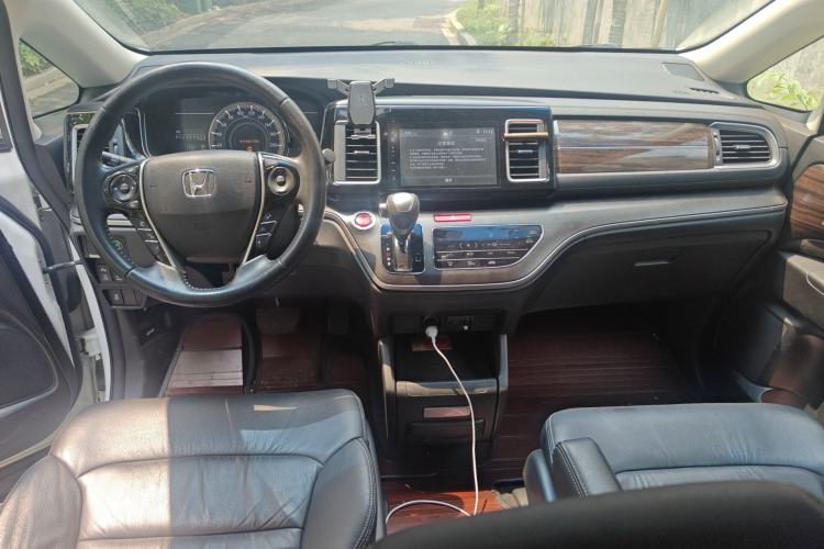 Used Honda Elysion 2016 2.4L Luxury Edition
