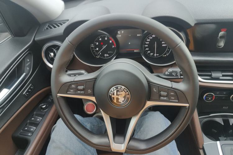 Used Alfa Romeo Stelvio 2017 2.0T 200HP Luxury Edition
