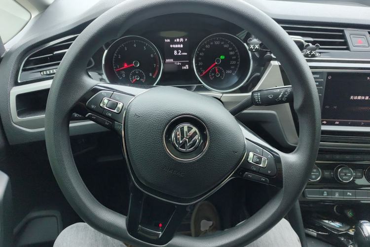Used Volkswagen Touran 2018 Volkswagen Touran L 280TSI DSG Comfort Edition 7 Seats China V Emission Standard Steering Wheel