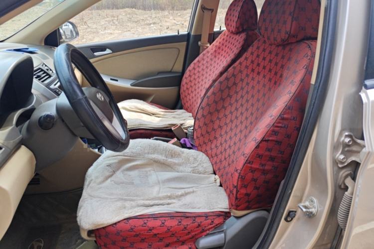 Used Hyundai Verna (older generation) 2010 Sedan 1.4L Manual Comfort GS Left Front Seat