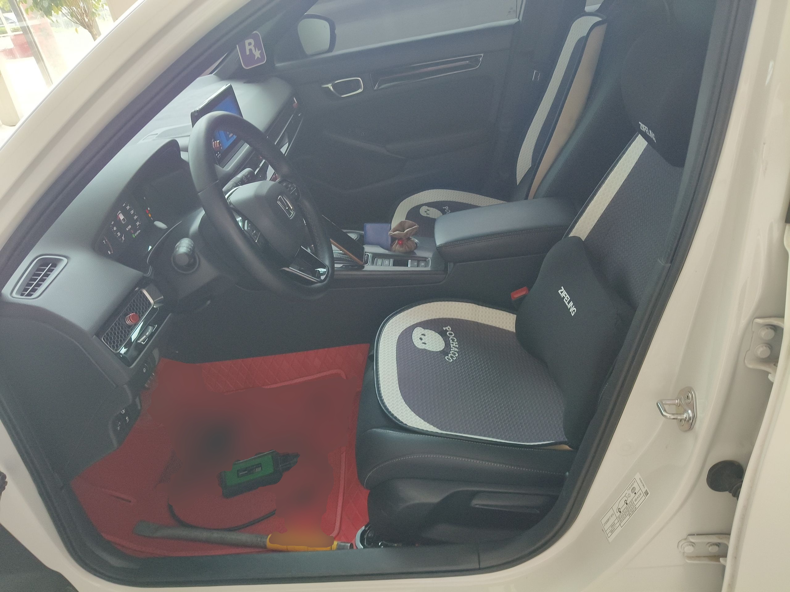 المقاعد الأمامية داخل السيارة