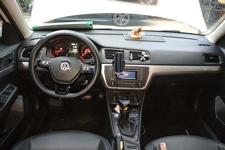 Used Volkswagen Gran Lavida 2017 180TSI DSG Comfort Edition Center Console