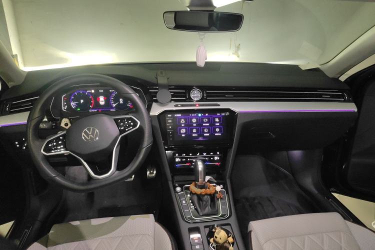 Used Volkswagen Magotan 2024 2 Million Units Zhongxiang Version 330TSI DSG Luxury Edition Center Console