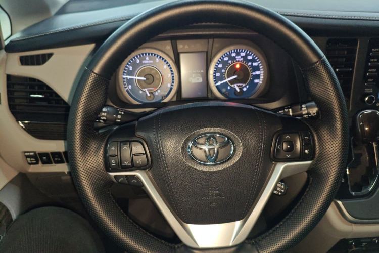 Used Toyota Sienna 2020 3.5L Two-Wheel Drive CE Trim 7-Seater Canadian Version