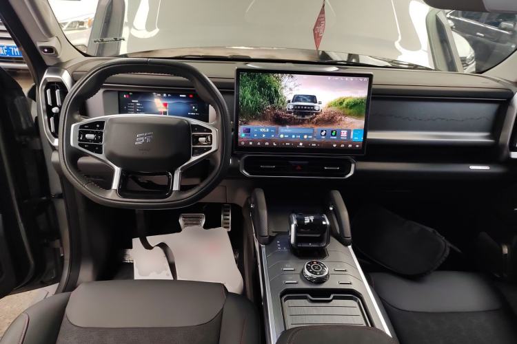 Used JETOUR Traveler 2023 2.0T Four-Wheel Drive Conqueror Center Console