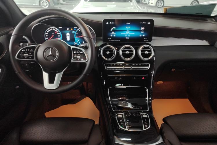 Used Mercedes-Benz GLC 2022 Second Facelift GLC 260 L 4MATIC Dynamic Edition Center Console