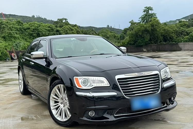 Used Chrysler 300C 2013 3.6L Luxury Edition

