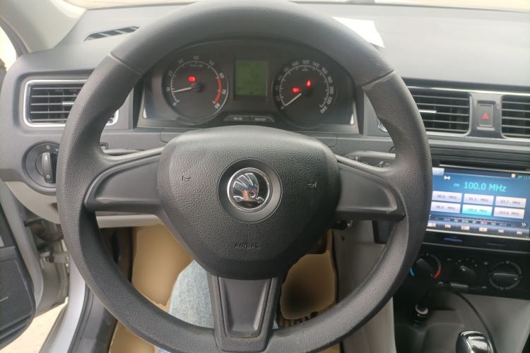 Used Skoda Rapid 2015 1.6L Automatic Smart Selection Model