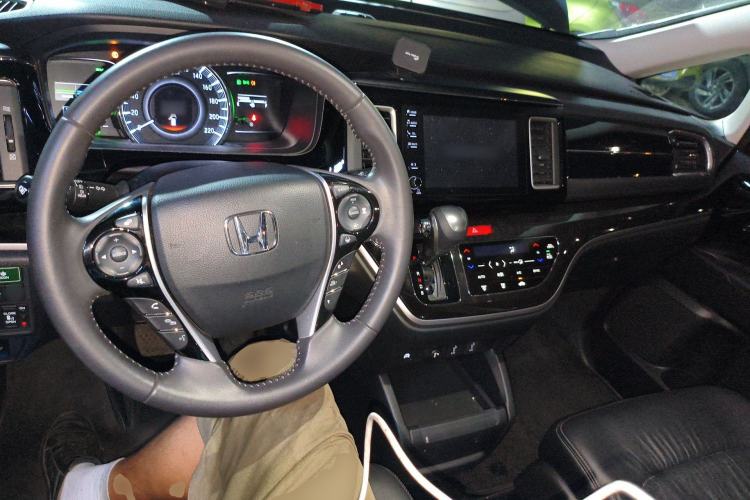 Used Honda Elysion 2019 2.0L Hybrid Luxury Edition Center Console