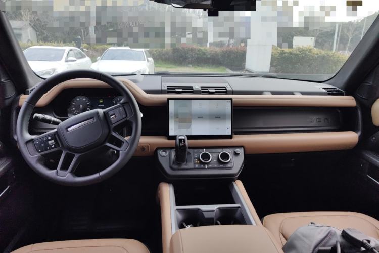 Used Land Rover Defender 2025 130 3.0T P400 Seven-Seat Luxury Edition Center Console