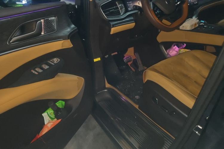 Used Denza D9 2025 DM-i Smart Drive 1020 Four-Wheel Drive Premium Model