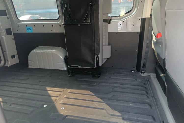 Used Farizon Super VAN 2025 Yucheng Action-Pak, Short-Axle 68kWh ZhiXin, 5-seater