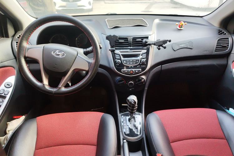 Used Hyundai Verna Ray 2014 1.4L Automatic GLX
